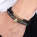 Bracelet double couche pour hommes en perles de pierre mate noire et grise avec crâne doré - Doré