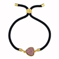 Pulsera de cordón negro ajustable con colgante de corazón rosa brillante y borde dorado - Cuerda Negra Multicolor