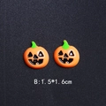 Detailweergave van 1,5x1,6cm oranje Halloween pompoen bedeltjes van hars voor DIY - Stijl B-Kleine Pompoen