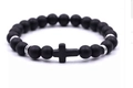 Mattes schwarzes Perlenarmband mit einem schwarzen Kreuzanhänger und Silber-Abstandhaltern - Mattstein Silberner Abstandshalter