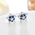 Zilveren sneeuwvlok oorknopjes met blauwe en heldere zirkoonstenen in klassieke stijl - Wit En Blauw Zirconia Zilver Stift