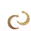 Goldene Halbmond-Anhänger aus Legierung mit Vintage-Filigranmuster für DIY-Schmuck - 30x39mm / Antikgold