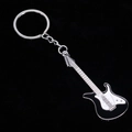 Llavero creativo de guitarra eléctrica en blanco y negro con anillo metálico duradero - Negro