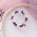 Detail of beach style elastic bracelet with purple amethyst, pearls and shell charms - Purple