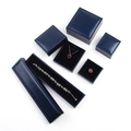 Dunkelblaues Schmuck-Geschenkbox-Set für Ringe und Halsketten mit schwarzem Samtfutter - Armbandbox / Blau
