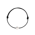 Detailed view of a black leather cord bracelet featuring a single white freshwater pearl - Bracelet / White