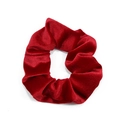 Chouchou classique en velours rouge avec texture douce et design plissé - Rouge