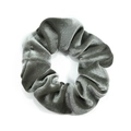 Chouchou en velours gris doux avec texture côtelée et bande élastique pour la coiffure - Gris