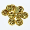 Primer plano de nueve cierres de mariposa de metal dorado para pines y broches - Aprox 10 unids/paquete / Imitación de Oro
