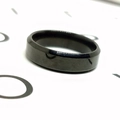 Bague large minimaliste en acier inoxydable noir avec finition polie et gravure - US 7 / 6MM Noir