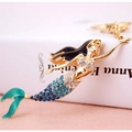 Portachiavi a sirena con strass blu e bianchi e finitura in metallo dorato lucido - Blu