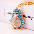 Portachiavi creativo a forma di pinguino con cristalli blu su cornice in metallo dorato - 11x3.6CM / Blu