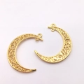 Goldene hohle Mondsichel-Metallanhänger mit filigranen Mustern für DIY-Schmuckherstellung - 30x39mm / Helles Gold