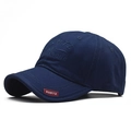 Dettaglio cappellino baseball in cotone blu scuro con ricamo 3D e piccola etichetta tessuta - Stile Ricamo Lettere (4) / Blu scuro