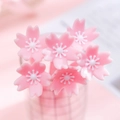 Cappuccio per penna in silicone a fiore di ciliegio rosa con dettagli di stami bianchi - Gemma Bianca