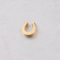Macro detail of a horseshoe-shaped stainless steel bead with a mirror-polished golden finish - Horseshoe Small Hole Bead (XKZ046) / 18K Gold