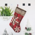 Chaussette de Noël à carreaux rouge et vert avec motifs flocons et revers en fourrure - Chaussette de Noël en Peluche à Carreaux Avec Flocon de Neige