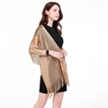 Eleganter goldener Abend-Schultertuch mit Metallic-Glanz und Fransen-Details - Gold