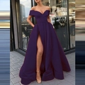 Elegantes lila schulterfreies Satin-Abendkleid mit V-Ausschnitt und hohem Beinschlitz - Dunkellila