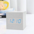 Sveglia a cubo in legno con display digitale a LED blu e finitura venatura chiara - Legno Bianco Luce Blu