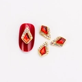 Nagelkunst-Anhänger in Rautenform mit großem rotem Edelstein und Goldrand - Hellrot mit AB Strass (1569)