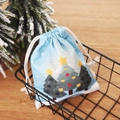 Sacchetto regalo di Natale azzurro con motivi di alberi festivi e stelle - Stile A Albero di Natale / Blu Chiaro