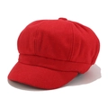 Detalle de una gorra de repartidor roja en lana con tejido texturizado y visera corta clásica - M (56-58cm) / Rojo