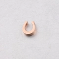 Close-up of polished rose gold horseshoe-shaped metal pendant for DIY jewelry design - Horseshoe Small Hole Bead (XKZ046) / Rose Gold