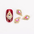 Nagelkunst-Anhänger aus Goldlegierung mit AB-Strass und mikro-gepflastertem Rand - AB Rot mit AB Strass (1579)