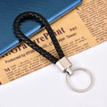 Portachiavi in pelle nera intrecciata con anello in metallo argentato - Nero
