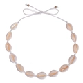 Collana bohémien con conchiglie di ciprea e cordino intrecciato bianco con perline oro - Collana con Conchiglia e Perline Dorate Corda Bianca (Stile-13)