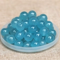 Nahaufnahme von meerblauen Natursteinperlen für DIY-Schmuck und Bastelarbeiten - 8mm / Amazonit Farbe
