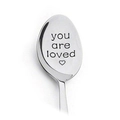 Silberner Edelstahl-Kaffeelöffel mit Gravur 'you are loved' und einem Herzsymbol - du wirst geliebt
