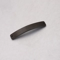 Schwarzer gebogener Edelstahl-Verbinder mit zwei Befestigungslöchern für Schmuck - Schwarz