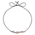Handgewebte schwarze Kordelkette mit drei natürlichen Muscheln und Metallperlen Dekor - Drei Muscheln Stil