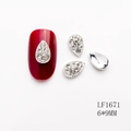 Bijou d'ongle goutte argentée avec zircons sur ongle rouge foncé, 6x9mm - Goutte d'Eau Argentée Strass Blanc (LF1671) / 6*9mm