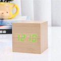 Quadratischer Holz-Digitalwecker mit grüner LED-Anzeige und moderner Holzmaserung - Bambusholz Grünes Licht