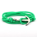 Dettaglio di un braccialetto in corda di nylon intrecciata verde con chiusura ad ancora - Verde