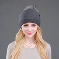 Dunkelgraue Damen Strickmütze aus Wolle mit großem flauschigem Pelzbommel oben - Dunkelgrau Mit Grauem Pompon