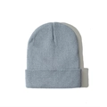 Klassieke gebreide muts in lichtblauw met ribbeltextuur voor winterse warmte en stijl - Eén maat / Lichtgrijs