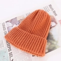 Dicke orangefarbene Strickmütze für Damen mit breitem Umschlag für winterliche Wärme - Einheitsgröße / Orange