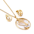 Conjunto de joyas doradas con cruz calada, collar y pendientes con circonitas claras - Dorado (KS113824-K)