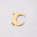Detailopname van gouden halve maan connector met twee gaten voor DIY sieraden maken - Goud