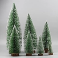 Mini alberi di Natale innevati in sisal con basi in legno naturale di varie altezze - 20cm