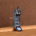 Miniatur-Vintage-Handy aus Kunstharz in Dunkelgrau, 3 cm hohe Deko-Figur für das Wohnzimmer - Telefon