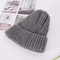 Dicke graue Rippstrick-Mütze für Damen mit breitem Umschlag und weicher warmer Textur - Einheitsgröße / Dunkelgrau