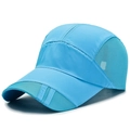 Gorra de béisbol azul claro de secado rápido con paneles de malla transpirable exterior - Ajustable / Azul cielo