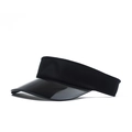 Dettaglio di una visiera nera che mostra la tesa in PVC lucido e la fascia in tessuto - Regolabile / Nero Premium