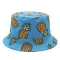 Dettaglio ravvicinato della stampa ananas su tessuto di cotone azzurro del cappello - M / Blu