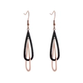 Detalle de pendientes de doble gota en oro rosa y textura negra elegante - Doble Capa de Gota de Agua Textura Negra